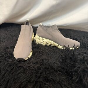 Steve Madden Gray Cream Knit Slip-On Sneakers